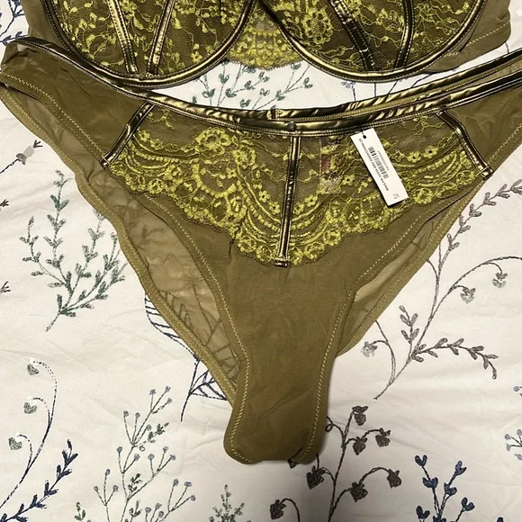 NWT Adore Me Bra and Panty Set - Picture 2 of 6